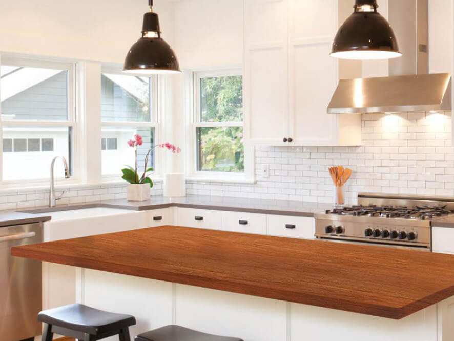 Traditional_cream_kitchen_tiled_splashback_solid_timber_benchtop_island_black_stools_lights